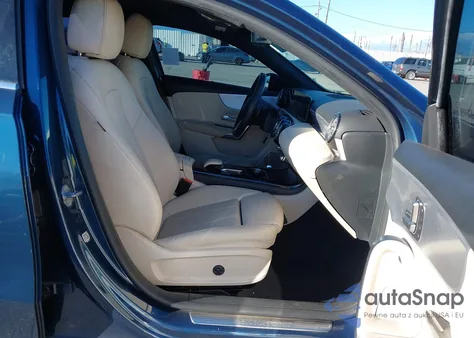 2021 Mercedes-Benz A 220 z USA, uszkodzony, nr VIN W1K3G4EB2MJ255040